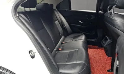 Mercedes-Benz C-Class 2018, 138231 км, за 9846.4 USD - фото 11