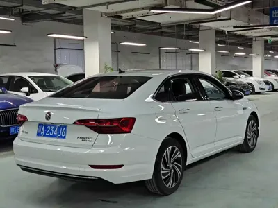 Volkswagen Sagitar 2022, 50000 км, за 11594.83 USD