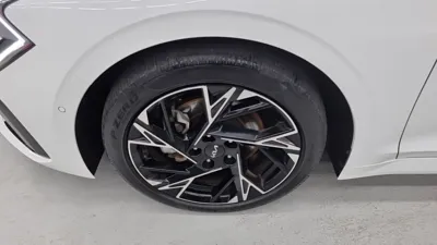 Kia K5 2024, 49595 км, за 17133.56 USD