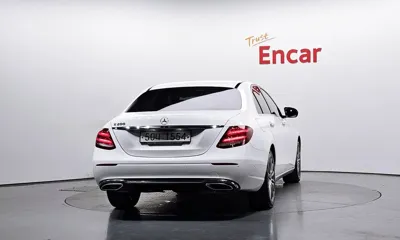 Mercedes-Benz E-Class 2017, 81161 км, за 15203.61 USD