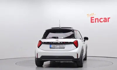 MINI Cooper 2025, 12830 км, за 22661.58 USD
