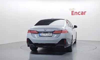 BMW 5-Series 2025, 5158 км, за 50410.97 USD