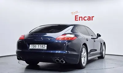 Porsche Panamera 2012, 110935 км, за 10769.74 USD