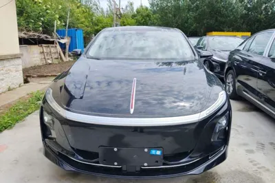 Hongqi E-QM5 2025, 100 км, за 18779 USD