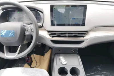 Hongqi E-QM5 2025, 100 км, за 18779 USD - фото 15
