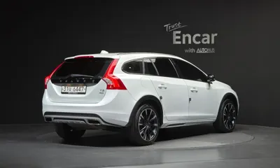 Volvo V60 2018, 109757 км, за 7159.74 USD