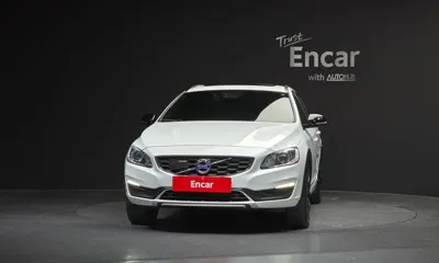 Volvo V60 2018, 109757 км, за 7159.74 USD