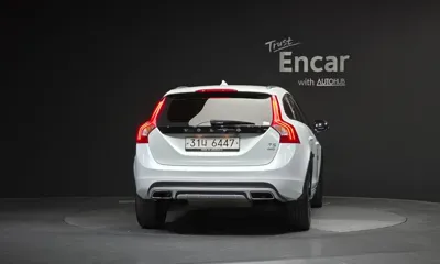 Volvo V60 2018, 109757 км, за 7159.74 USD