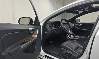 Volvo V60 2018, 109757 км, за 7159.74 USD - фото 10