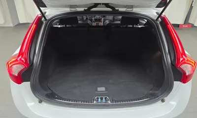 Volvo V60 2018, 109757 км, за 7159.74 USD - фото 20