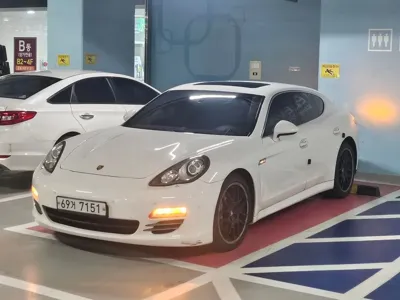 Porsche Panamera · 2011 год
