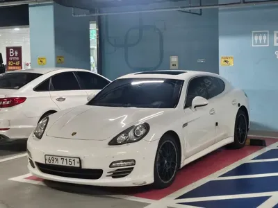 Porsche Panamera 2011, 190000 км, за 10744.28 USD