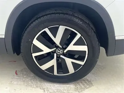 Volkswagen Tayron 2023, 50000 км, за 13331.11 USD - фото 8
