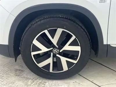 Volkswagen Tayron 2023, 50000 км, за 13331.11 USD - фото 9