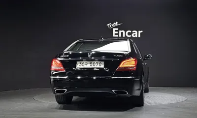 Hyundai Equus 2012, 259914 км, за 3841.89 USD