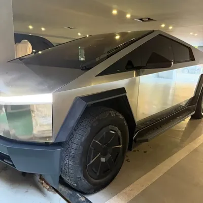 Tesla Cybertruck 2025, 20500 км, за 91725.3 USD