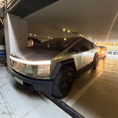 Tesla Cybertruck 2025, 20500 км, за 91725.3 USD