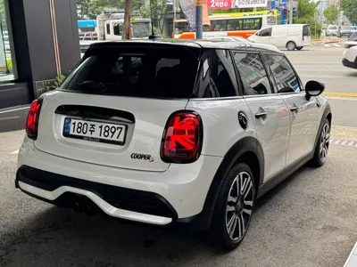 MINI Cooper 2024, 48083 км, за 17226.8 USD