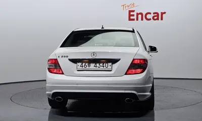 Mercedes-Benz C-Class 2010, 130057 км, за 2496.06 USD