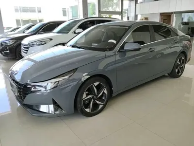 Hyundai Elantra · 2023 год