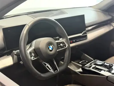 BMW 5 Series 2025, 45000 км, за 36269.89 USD - фото 6