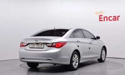 Hyundai Sonata 2011, 174406 км, за 1982.16 USD