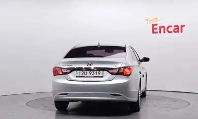 Hyundai Sonata 2011, 174406 км, за 1982.16 USD