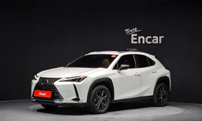 Lexus UX · 2024 год