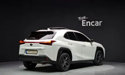 Lexus UX 2024, 24793 км, за 25371.65 USD