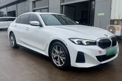 BMW i3 2025, 29900 км, за 25690 USD