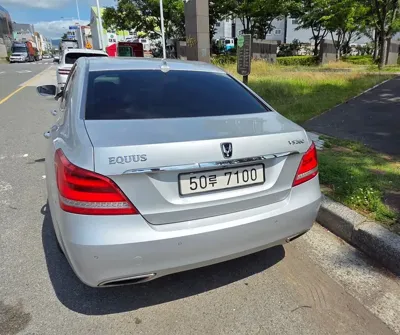 Hyundai Equus 2015, 178000 км, за 4429.97 USD