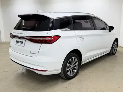 BYD MAX