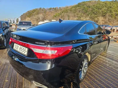 Hyundai Grandeur 2014, 203342 км, за 2822.63 USD