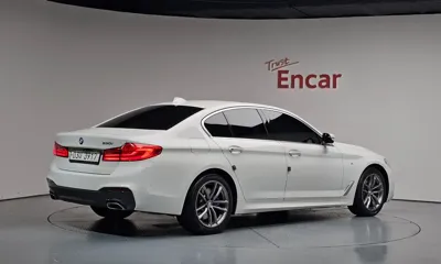 BMW 5-Series 2018, 90805 км, за 17526.59 USD