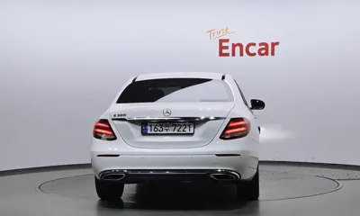 Mercedes-Benz E-Class 2018, 93426 км, за 16451.93 USD