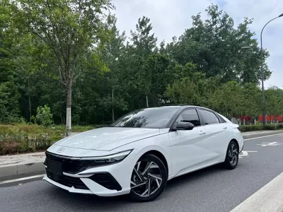 Hyundai Elantra · 2023 год