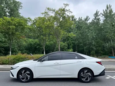 Hyundai Elantra 2023, 16900 км, за 15714.82 USD