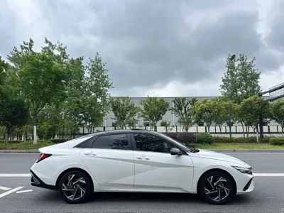 Hyundai Elantra 2023, 16900 км, за 15714.82 USD