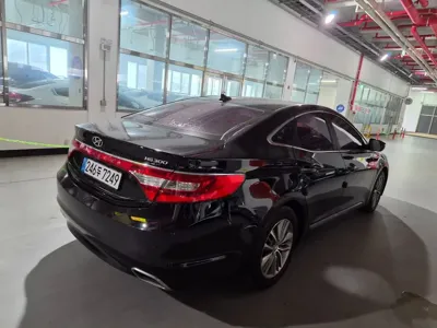 Hyundai Grandeur 2016, 236762 км, за 2595.63 USD