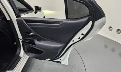 Lexus ES 2023, 38587 км, за 28554.55 USD - фото 25