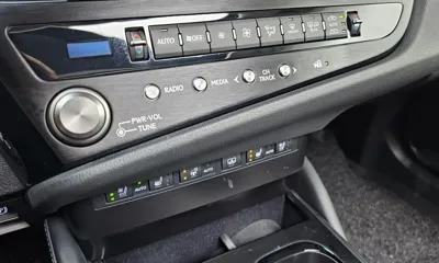Lexus ES 2023, 38587 км, за 28554.55 USD - фото 30