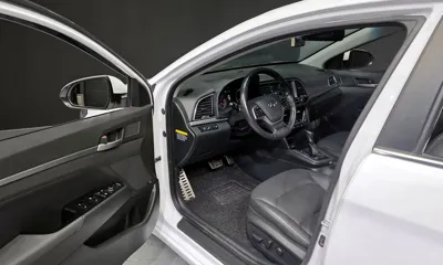 Hyundai Avante 2017, 80114 км, за 6291.39 USD - фото 10