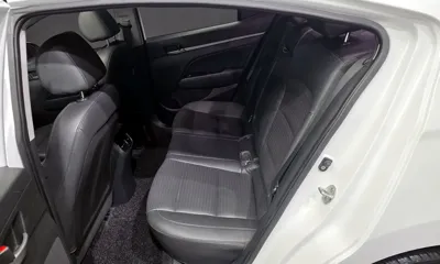 Hyundai Avante 2017, 80114 км, за 6291.39 USD - фото 11