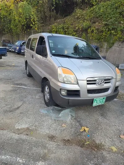 Hyundai Starex 2004, 135000 км, за 1430.15 USD