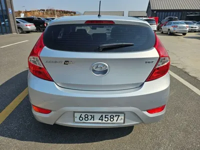 Hyundai Accent 2015, 215000 км, за 2428.78 USD