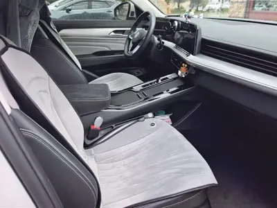 Volkswagen Tavendor 2023, 26100 км, за 22997.78 USD - фото 8