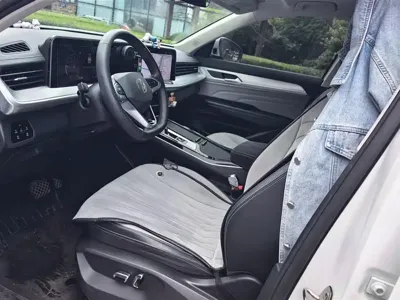 Volkswagen Tavendor 2023, 26100 км, за 22997.78 USD - фото 9