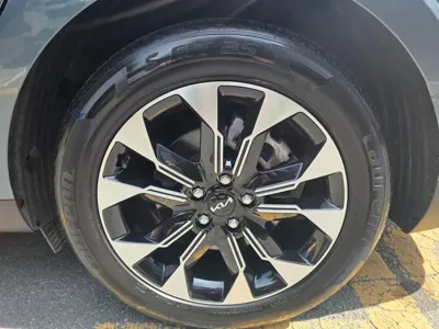 Kia Canival 2023, 55574 км, за 17517.2 USD