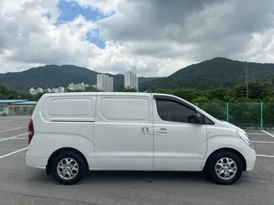 Hyundai Starex 2015, 143000 км, за 5842.2 USD