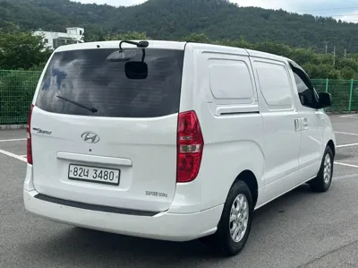 Hyundai Starex 2015, 143000 км, за 5842.2 USD